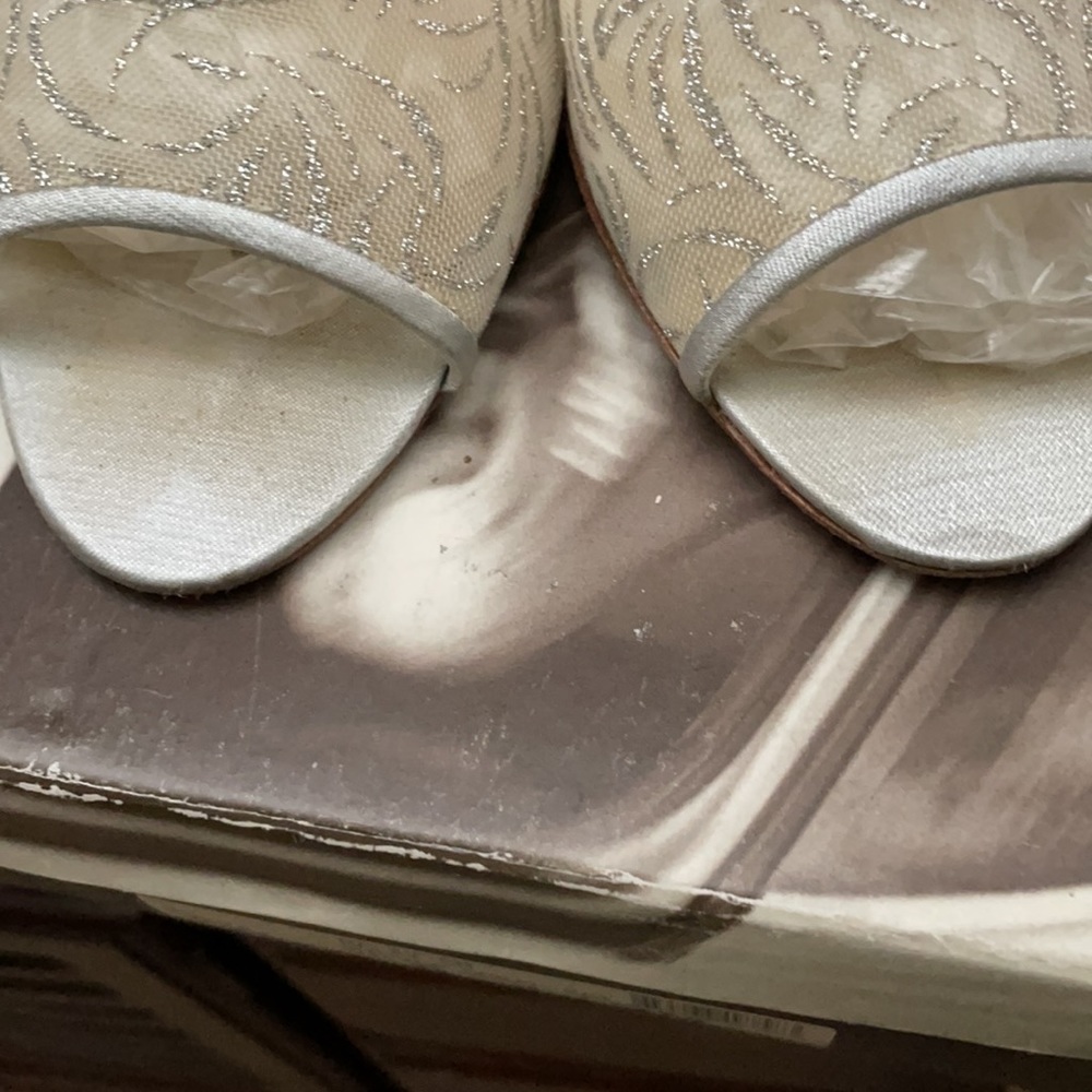 Shoes - Picture 6 of 7